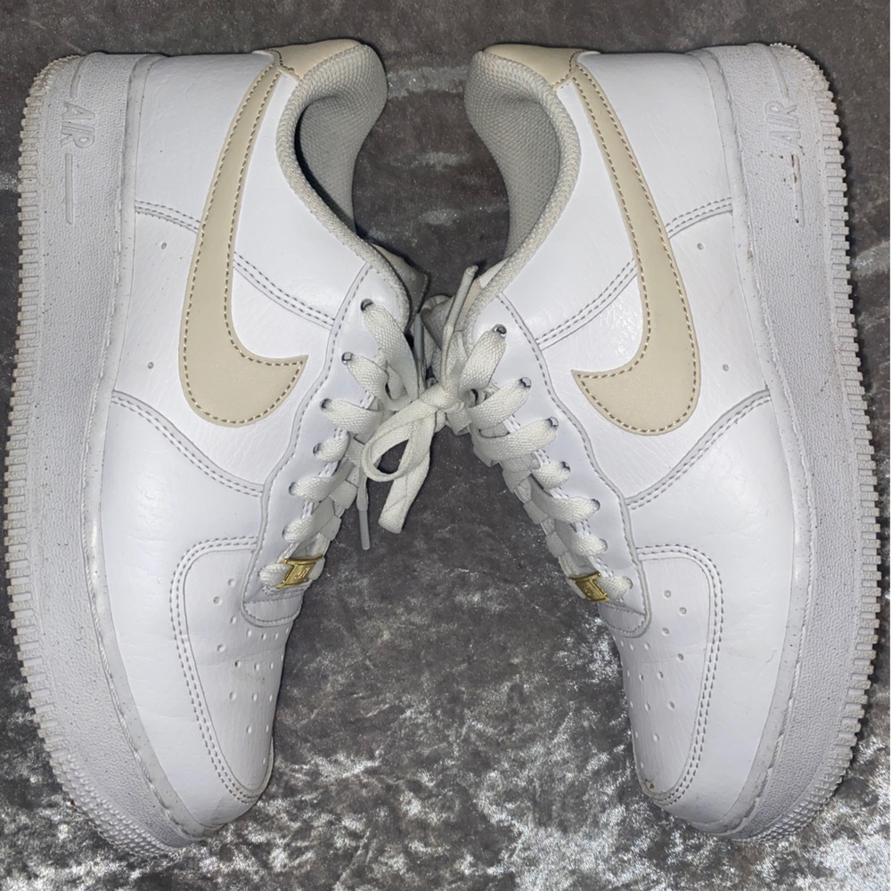 Womwns Air Force 1 size 7.5